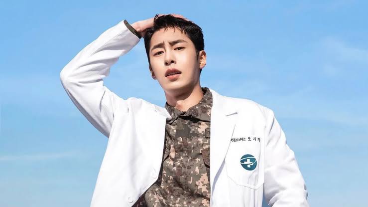 Lee Jae-wook em "Doutor à Beira do Amor". Foto: Divulgação Disney+.